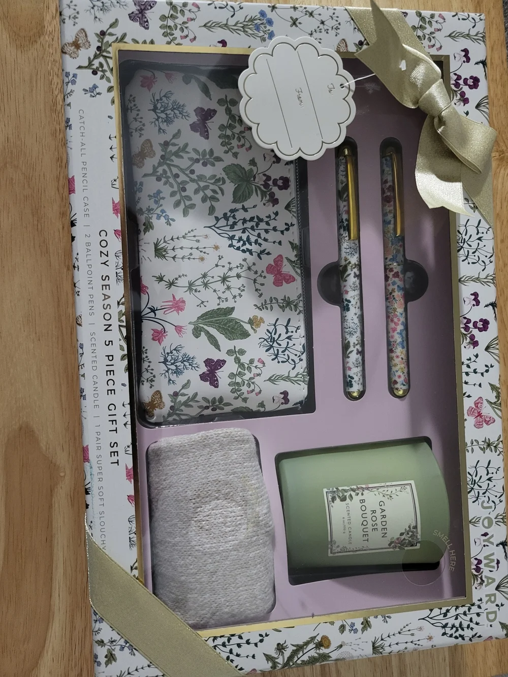 Brand New Gift Set Includes: A Rose Garden Candle, Long Lenght Cozy Socks, Etc.